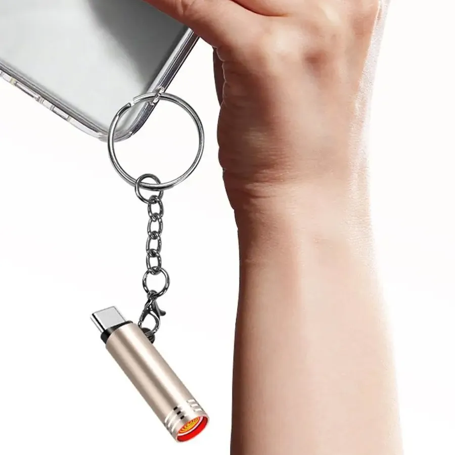 جزئیات پورت Type-C فندک المنتی موبایلی – یلدا بازار فندک شارژی تایپسی – نمای نزدیک پورت USB-C – فروشگاه یلدا بازار