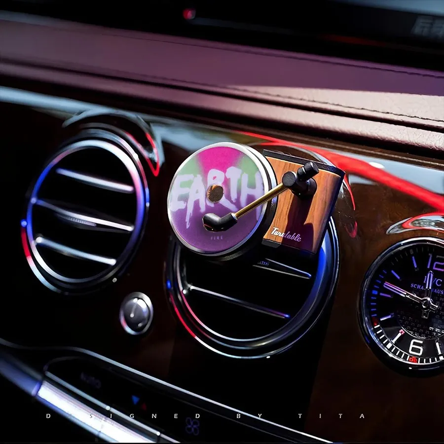 خوشبو کننده خودرو مدل گرامافون نمای نزدیک یلدابازار