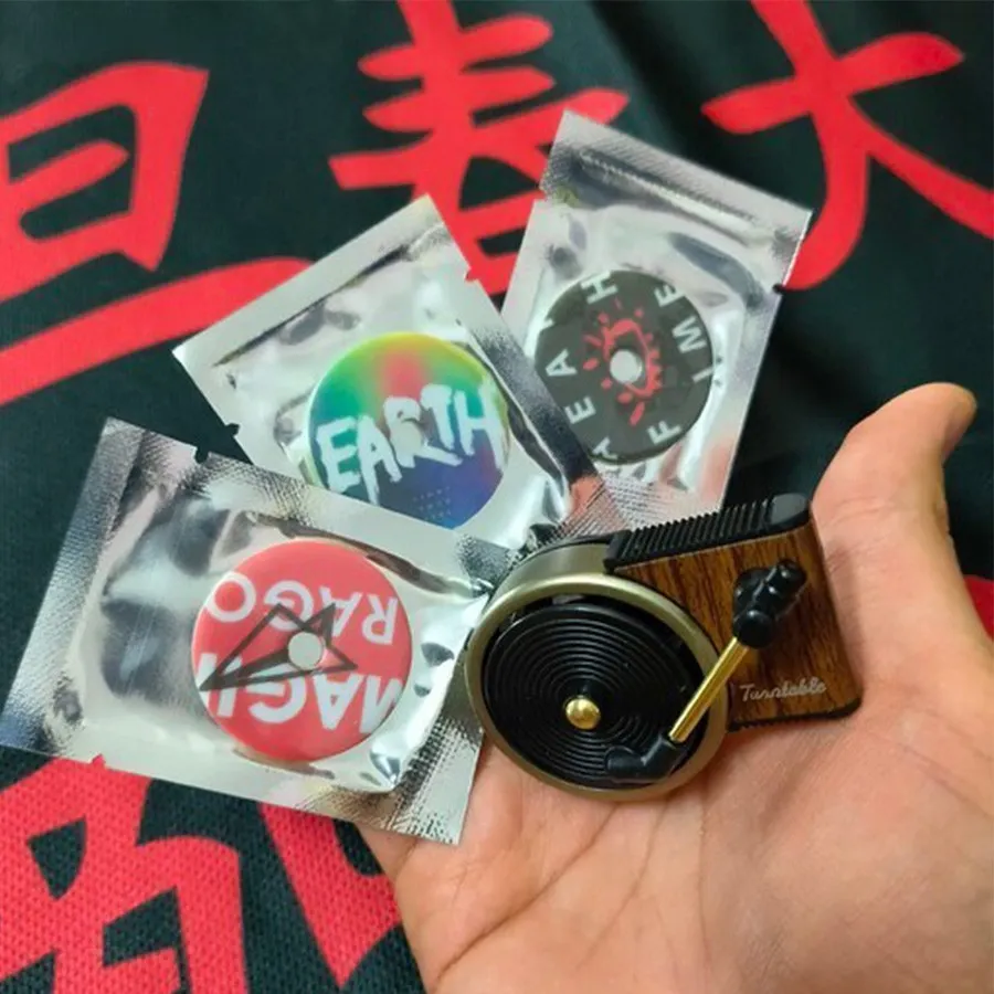 خوشبو کننده خودرو مدل گرامافون نمای زاویه دار یلدابازار